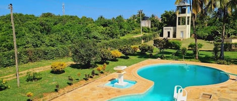 Piscine extérieure