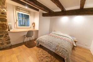 1 chambre, fer et planche à repasser, Wi-Fi, draps fournis