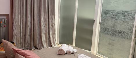 2 chambres, fer et planche à repasser, Wi-Fi, draps fournis