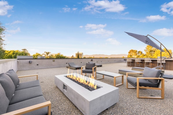Luxury House, Multiple Beds, Pool Access, Mountain View (Levitt Lane) | Terrace/patio