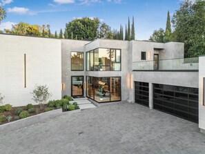 Exterior - Levitt Lane (Sherman Oaks)