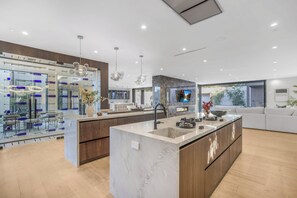 Luxury House, Multiple Beds, Pool Access, Mountain View (Levitt Lane) | Interior - Levitt Lane (Sherman Oaks)