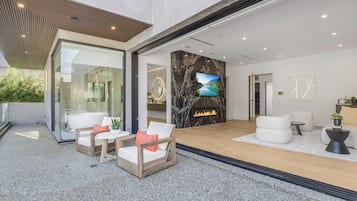 Luxury House, Multiple Beds, Pool Access, Mountain View (Levitt Lane) | Lobby