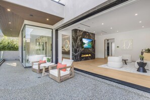 Luxury House, Multiple Beds, Pool Access, Mountain View (Levitt Lane) | Lobby - Levitt Lane (Sherman Oaks)