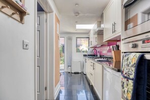 電子レンジ、オーブン、コンロ、食器洗い機