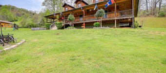 Cozy Hiltons Apartment w/ Fireplace & River Access