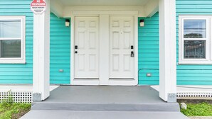 A turquoise house with a white front door and a 'No Trespassing' sign. - 1 Mi to Pleasure Pier! Charming Galveston Retreat (Galveston)