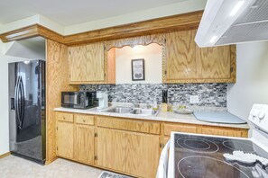 Apartment (2 Bedrooms) | Interior - 1 Mi to Historic Pleasure Pier: Galveston Home (Galveston)