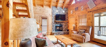 Sevierville Cabin w/ Hot Tub ~ 4 Mi to Natl Park!