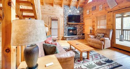 Sevierville Cabin w/ Hot Tub ~ 4 Mi to Natl Park!