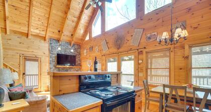 Sevierville Cabin w/ Hot Tub ~ 4 Mi to Natl Park!