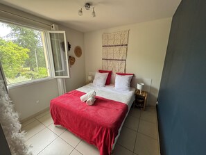 3 Schlafzimmer, Schreibtisch, Bügeleisen/Bügelbrett, kostenloses WLAN