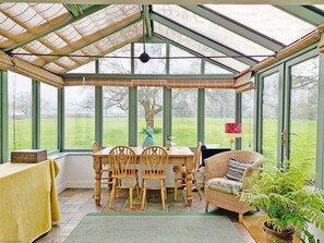 Interior - Broomy Cottage - sleeps 10 guests in 5 bedrooms (Pulborough)