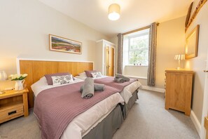 3 bedrooms, travel crib, WiFi, bed sheets