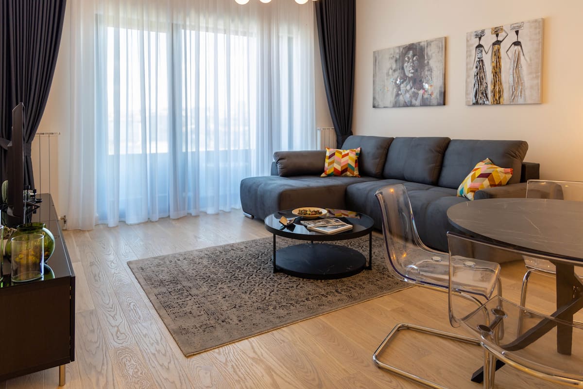 Leilighet – design | Safe på rommet, blendingsgardiner, lydisolert og wi-fi (inkludert)