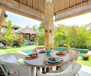 Outdoor dining - Artsy 3 Bedroom Villa in Ubud/Penestanan (Bali)