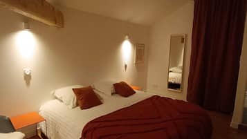 1 slaapkamer, een strijkplank/strijkijzer, wifi, beddengoed