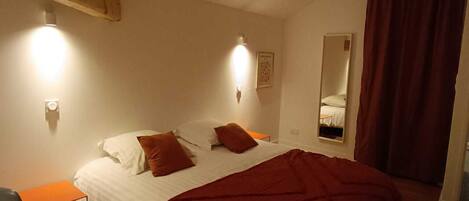 1 chambre, fer et planche à repasser, Wi-Fi, draps fournis