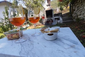 Two wine glasses on a marble table with a salad and bread. - Vic's House (Levice)