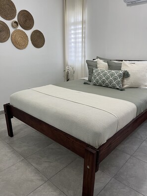 3 bedrooms, iron/ironing board, free WiFi, bed sheets