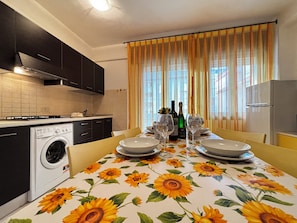 Apartment, 2 Schlafzimmer, Balkon, Stadtblick | Speisen