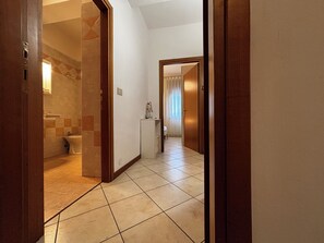 Appartement, 2 chambres, balcon, vue ville | Salle de bain