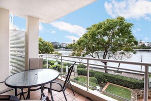 Outdoor dining - Bridgewater Terrace (Brisbane)