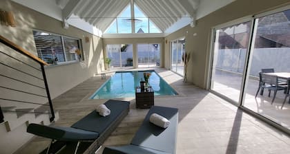 Villa Delta Spa Avec Piscine Intérieure et Baignoire Balnéo