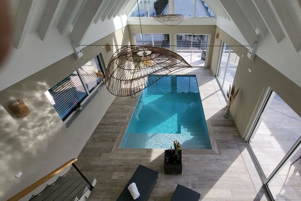 Alberca techada y alberca climatizada