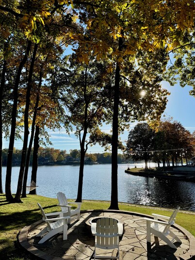Lake Sara cottage: 3BR/2BA, hot tub, swim dock, firepit, kayaks, & lake views!