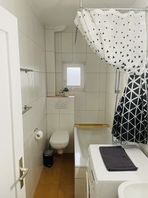 SĂšche-cheveux, serviettes fournies, savon, shampoing