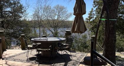 Cozy Table Rock Lake Retreat