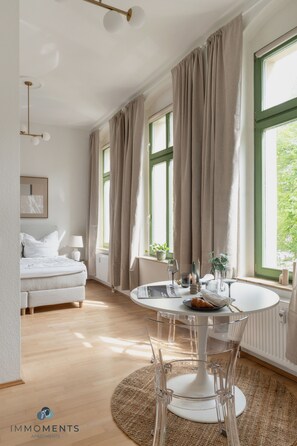 1 bedroom, iron/ironing board, WiFi, bed sheets - Stilvolles Altbau Apartment We11 (Magdeburg)