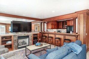 Televisie en een open haard