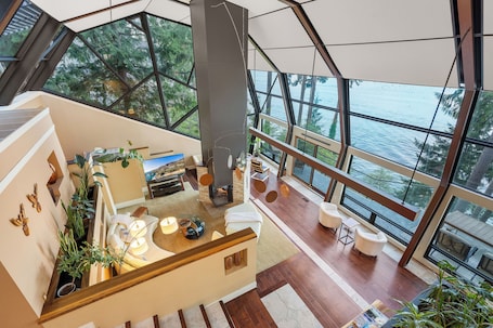 Interior. Lake front Glass house with Private Dock/Lake access/Kayak/Paddle board