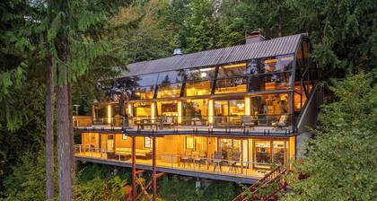 Lake front Glass house with Private Dock/Lake access/Kayak/Paddle board