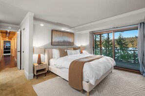 5 bedrooms, desk, iron/ironing board, travel crib