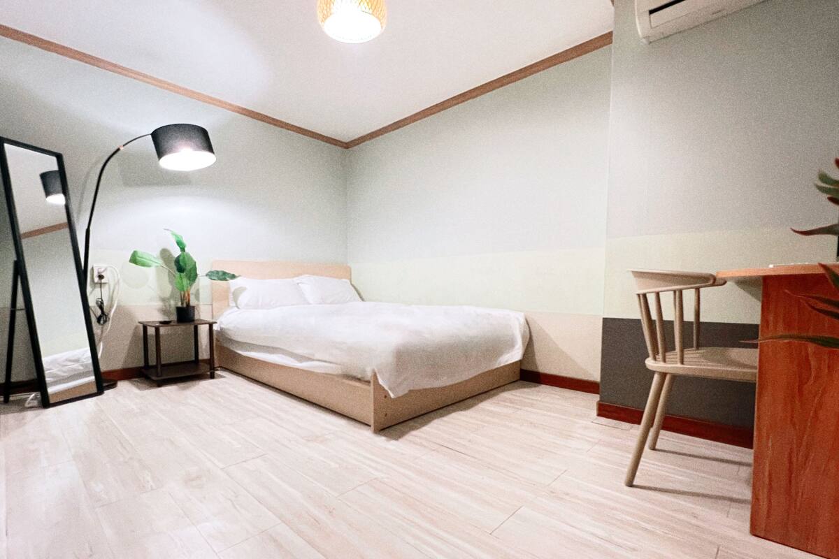 頂級四人房 | 義大利 Frette 床單、高級寢具、羽絨被、Select Comfort 床墊