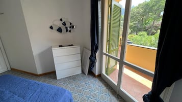 2 slaapkamers, een strijkplank/strijkijzer, beddengoed