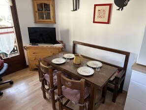 Dining - Ground floor, view mountain, balcony, parking, tv, ski locker, 45m², Combloux (Combloux)