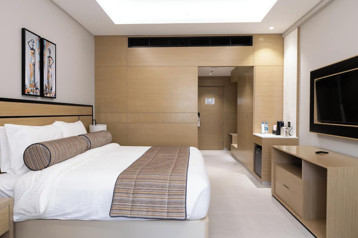 Premium bedding, down duvets, minibar, in-room safe