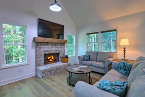 Smart TV y chimenea 