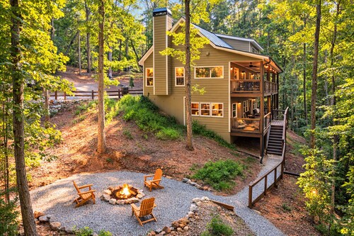 On the River with Arcade, Firepit & Pet Friendly!