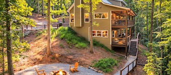 On the River with Arcade, Firepit & Pet Friendly!