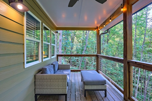 On the River with Arcade, Firepit & Pet Friendly!