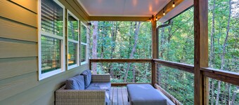 On the River with Arcade, Firepit & Pet Friendly!