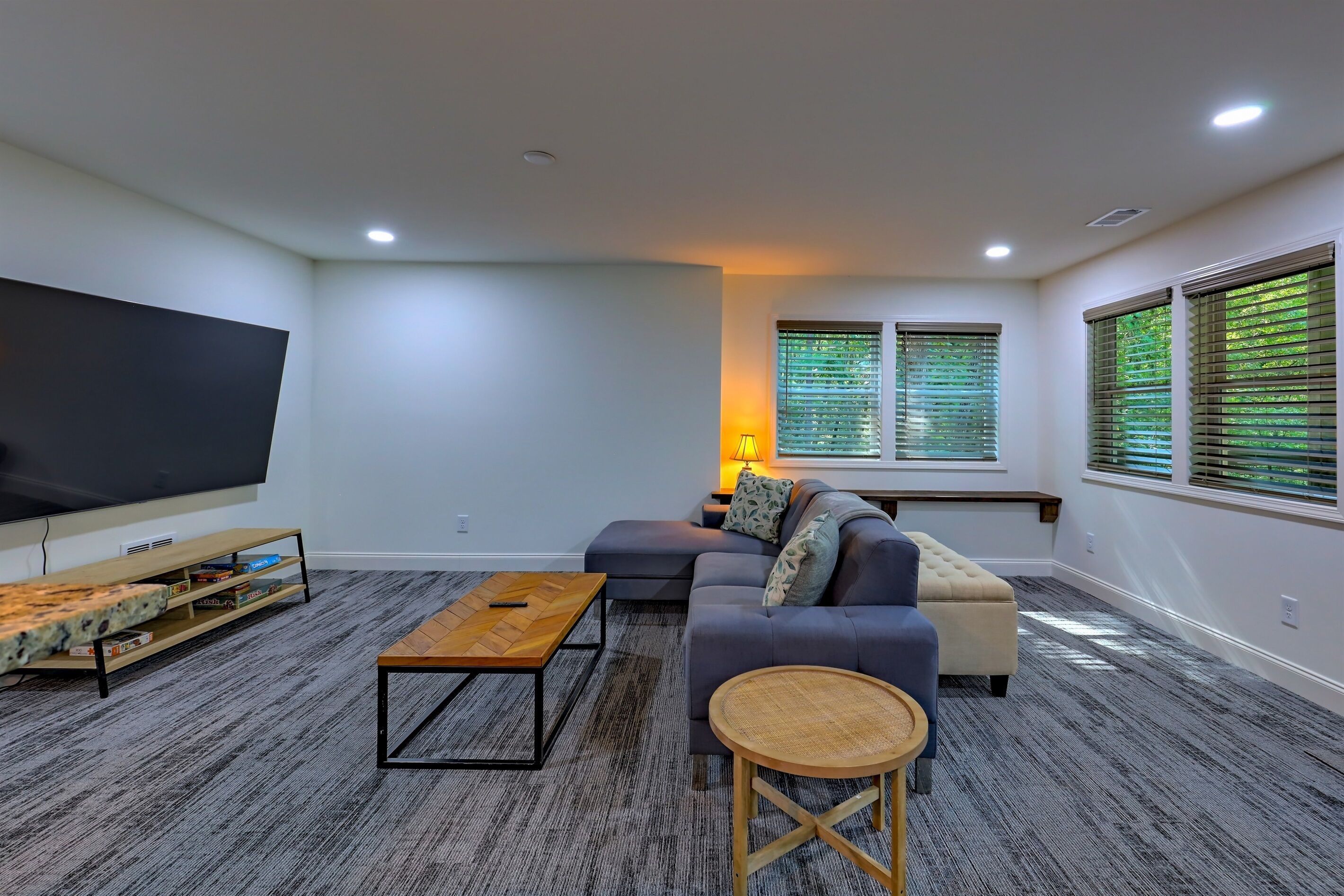 Una Smart TV, una chimenea