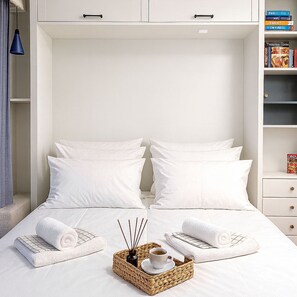 Een strijkplank/strijkijzer, wifi, beddengoed, rolstoeltoegang