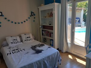 3 chambres, fer et planche à repasser, Wi-Fi, draps fournis