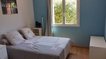 3 chambres, fer et planche Ă repasser, Wi-Fi, draps fournis